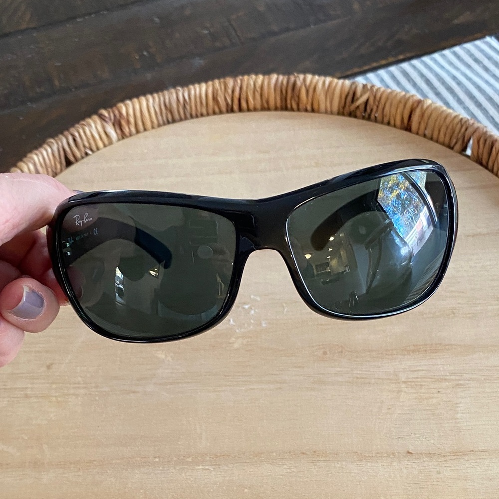 Ray-Ban authentic black sunglasses! Excellent condition,